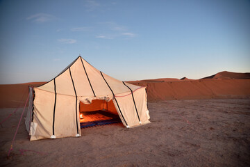Ein Beduinenzelt in der Wüste