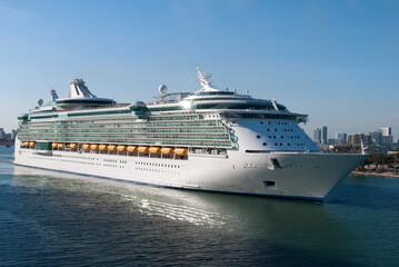 Fototapeta na wymiar The Cruise Ship in Miami Main Channel