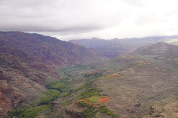 カウアイ島のワイメア渓谷と曇り空
