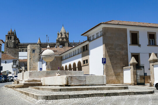 Portugal, Evora, Fountain, Source of the Gates of Moura