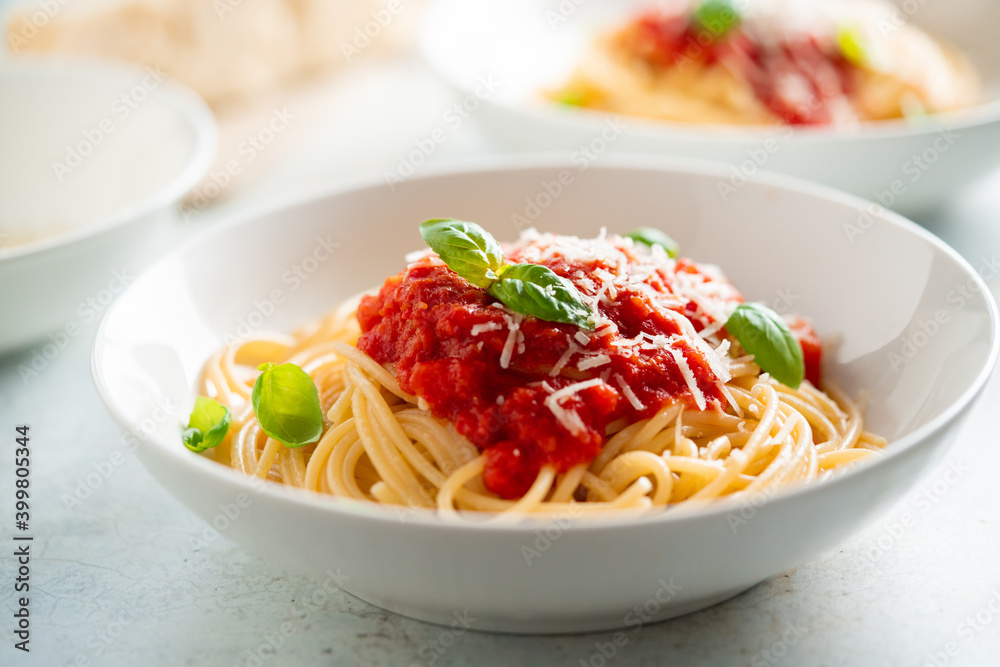 Wall mural Spaghetti with tomato sauce and basil on a plate