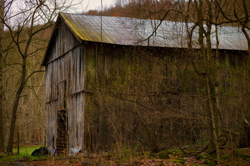 Barn in rural country side setting in Virginia, USA