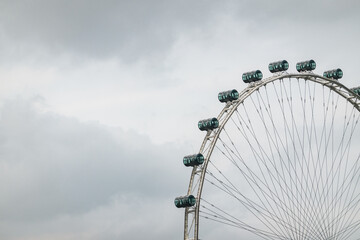 ferris wheel on a cloudy day