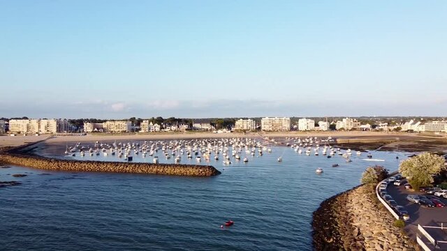 survol des plages de La Baule, Saint-Nazaire, et la marina de Pornichet