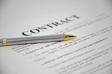 Obraz premium the pen is on the contract and the contract is on a white background