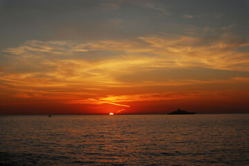 Obraz na płótnie Canvas Fantastic sunrise over the sea. Sunset and sunrise collection.
