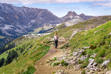 Fototapeta na wymiar female hiker hiking in the austrian dolomites