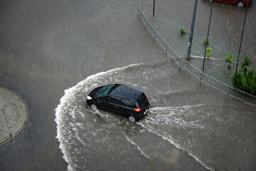 Heavy rains caused flooding on the city's roads.