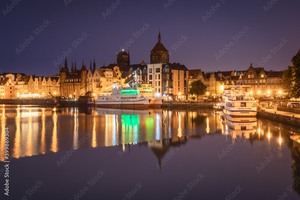 Wall mural The old town of Gdańsk during the blue hour. A warm summer evening in the old Hanseatic city.