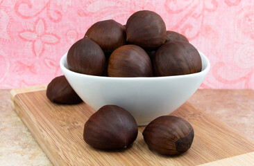 Obraz premium Bowl of chestnuts