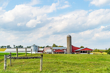 Amish country farm barn field agriculture in Lancaster, PA US © Vadim