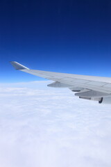 雲海を見下ろす空の旅