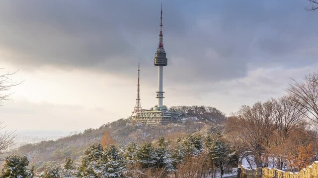 Winter snow of Seoul City at namsan mountain in South Korea.4k Time lapse