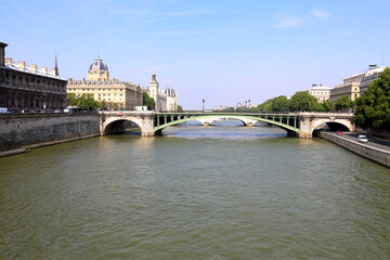 Fototapeta premium View of the Seine river embankment in the center of Paris