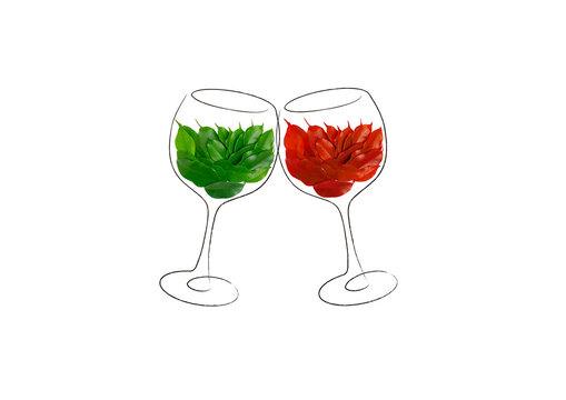 緑の葉が入ったグラスと赤い葉が入ったグラス