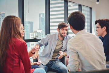 Obraz premium Business team talking in meeting room for business marketing planning