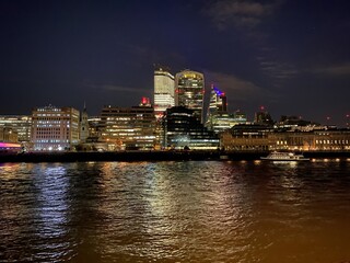 Fototapeta na wymiar A view of the River Thames in London at night