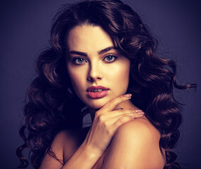 Naklejka premium Beautiful young woman with long curly brown hair