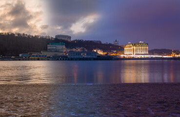 Fototapeta premium Twilight on the Dnieper embankment in Kiev.