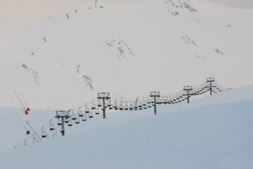 Vista parcial de una estación de esquí.