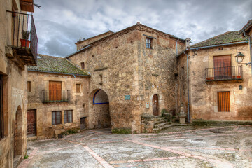 Fototapeta na wymiar Imagen de la plaza de la carcel de Pedraza que es una turística villa de Segovia .