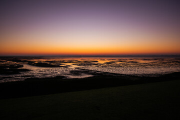 Obraz premium Sunrise on the coast of Norderney with a view of the sea