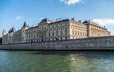 Fototapeta na wymiar The Seine River and the Conciergerie in Paris