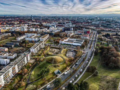Blick &uuml;ber Schwabing-West und die Innenstadt von M&uuml;nchen nach S&uuml;den