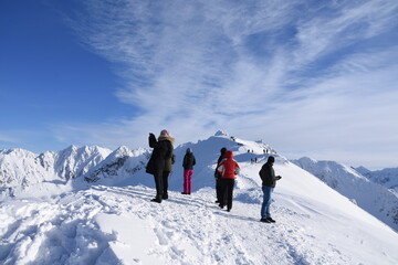 Turysci na szlakach w Tatrach, Kasprowy Wierch zima  - obrazy, fototapety, plakaty