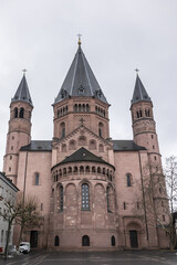 Fototapeta na wymiar Roman Catholic Mainz Cathedral or St. Martin's Cathedral (Der Hohe Dom zu Mainz, from 975 AD). In Old Town of Mainz rise the six towers of St. Martin's Cathedral. Mainz, Rhineland-Palatinate, Germany.