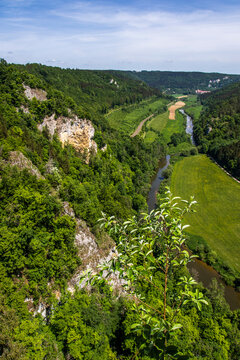 Blick vom Knopfmacherfels nach Beuron, Oberes Donautal, Baden-W&uuml;rttemberg