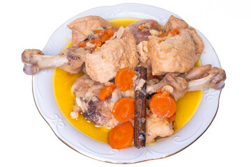 Plato de pavo guisado aislado sobre fondo blanco para cartas y menús de bares y restaurantes. Receta de cocina tradicional típica para navidad de la gastronomía española.