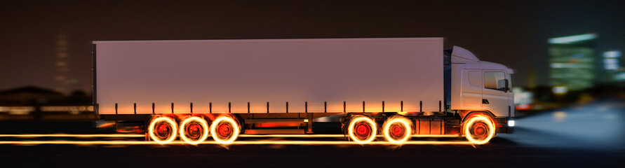 Schneller LKW mit brennenden Reifen liefert Pakete aus