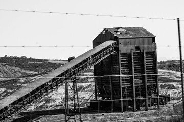 Vieja cinta transportadora en la mina abandonada de Huelva