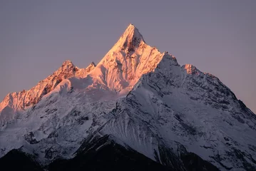 Lichtdoorlatende rolgordijnen Mount Everest sunrise in the mountains