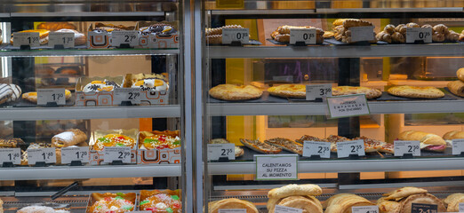 Showcase exhibition of Christmas sweets in a traditional store with prices and variety of sweets.