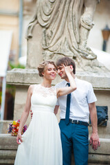 Naklejka premium Bride and groom walking in old city