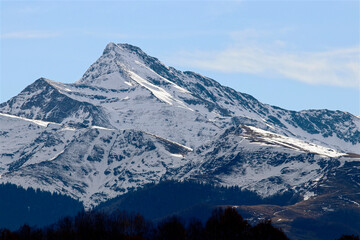 Fototapeta na wymiar Vue sur le pic du Montaigu en Hautes Pyrénées