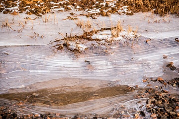 Iso lines form on a thin sheet of ice