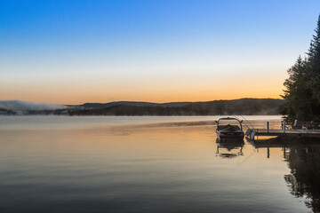 Lever de soleil sur le lac Archambault