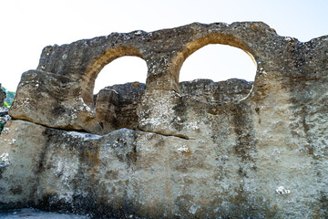 Ruinas de la antigua ciudad de Bobastro desde Málaga, Andalucía, España. Entre las estructuras...