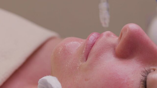 Skin Care. Beautiful Healthy Woman Getting Her Skin Analized By Cosmetologist, Using Skin Analyzer Professional Beauty Equipment For Face Skin Analysis At Cosmetology Center.