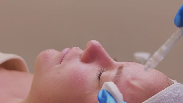 Skin Care. Beautiful Healthy Woman Getting Her Skin Analized By Cosmetologist, Using Skin Analyzer Professional Beauty Equipment For Face Skin Analysis At Cosmetology Center.