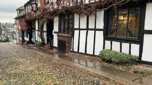 The medieval Mermaid Inn built in Rye in1420 along cobble stone Mermaid Street, Rye, East Sussex, UK