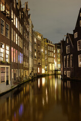 Naklejka premium Amsterdam canal at night