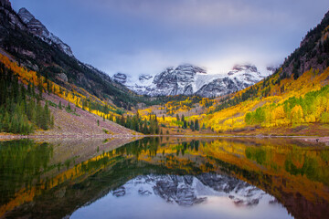 Fototapeta na wymiar Maroon Bells in Maroon Bells–Snowmass Wilderness of White River National Forest in Colorado at autumn