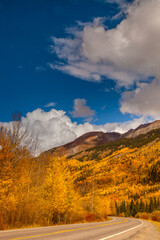Fototapeta premium Mountain road in Colorado at autumn