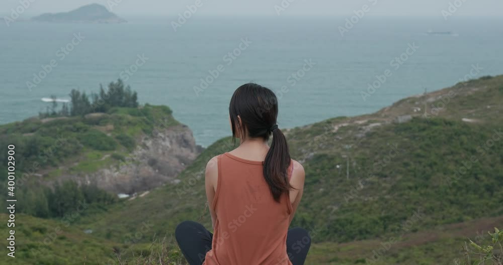 Poster Woman sit at the top of the mountain