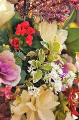 早春の花々の寄せ植えです