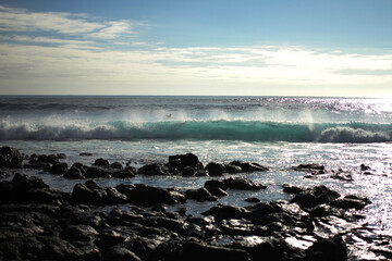 Surfista en Tongo Reef Galápagos